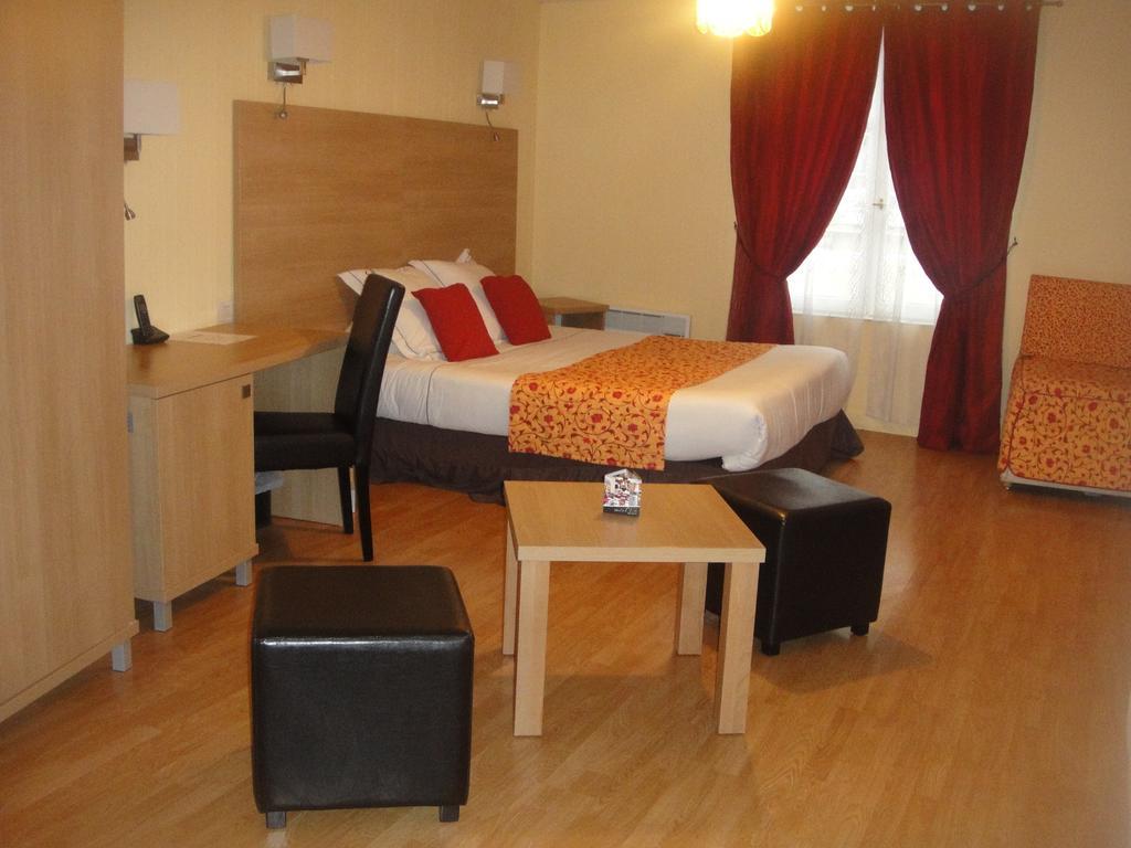 Hotel L' Ecu Монбар Номер фото