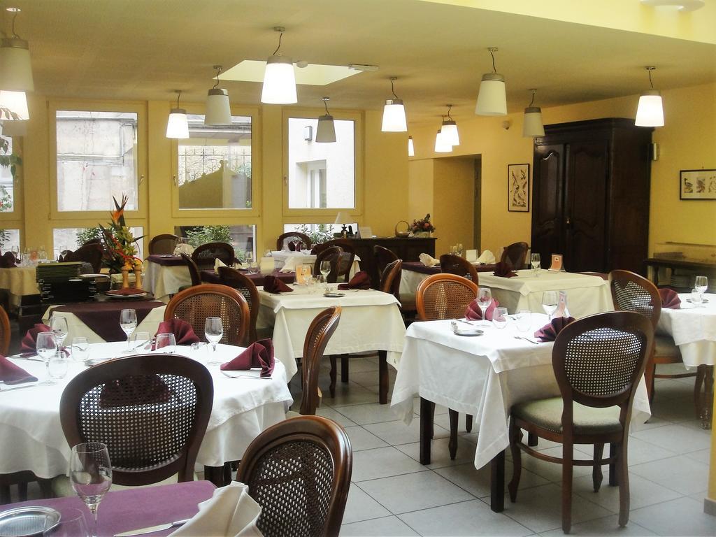 Hotel L' Ecu Монбар Экстерьер фото