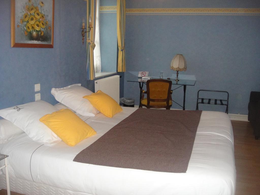Hotel L' Ecu Монбар Экстерьер фото