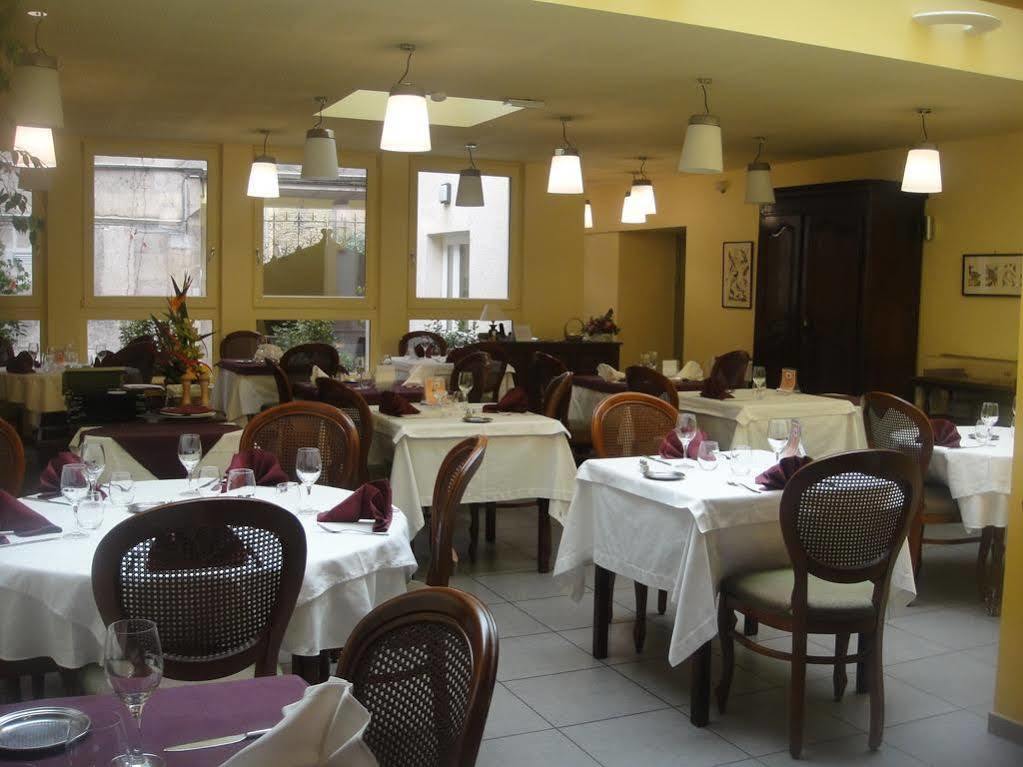 Hotel L' Ecu Монбар Экстерьер фото